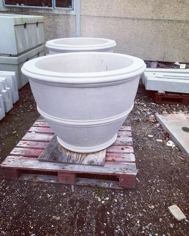 Whether you like classic elegance or modern chic our beautiful vase planters will enhance any design! 

Minsterstone - quality through longevity!!